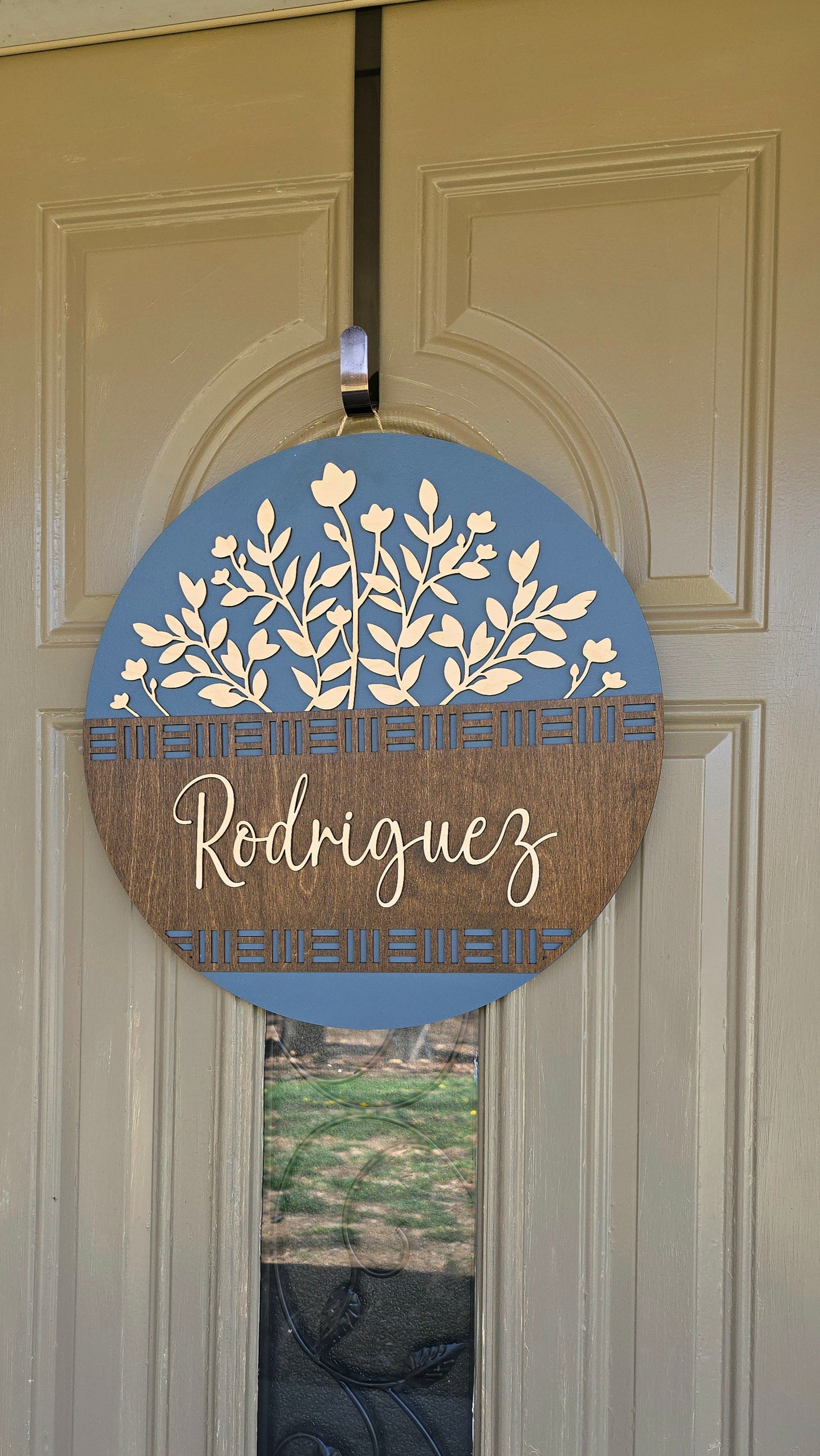 Personalized Round Wooden Door Sign – Custom Last Name or Welcome Sign | Floral Basket