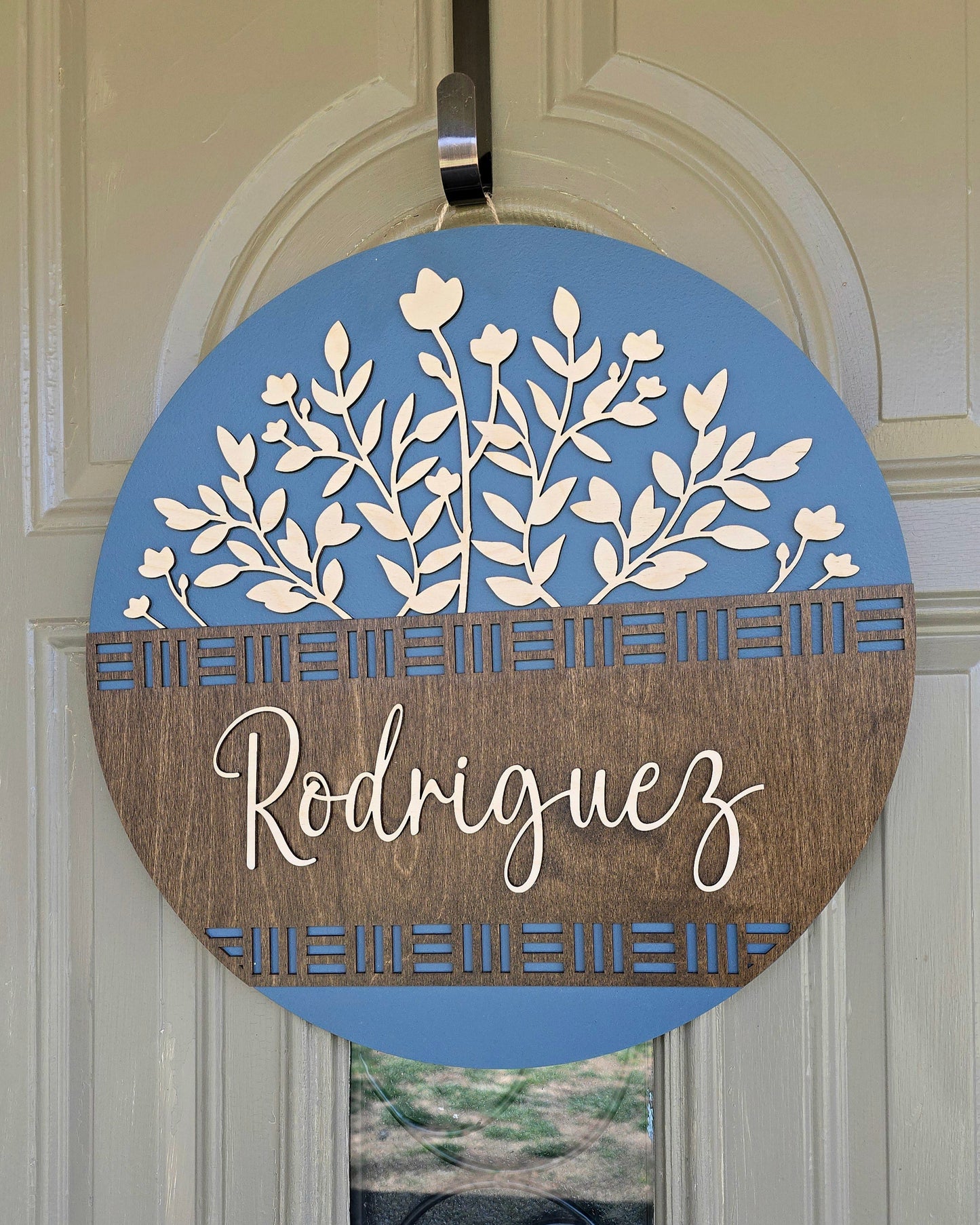 Personalized Round Wooden Door Sign – Custom Last Name or Welcome Sign | Floral Basket