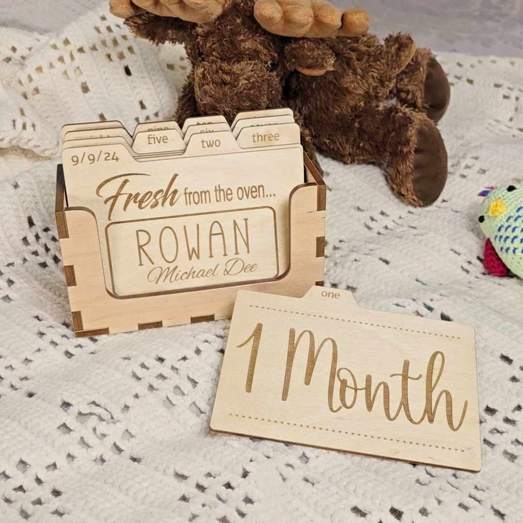 Personalized Baby Monthly Milestone Picture Marker and Photo Holder - Wooden Recipe Box Style