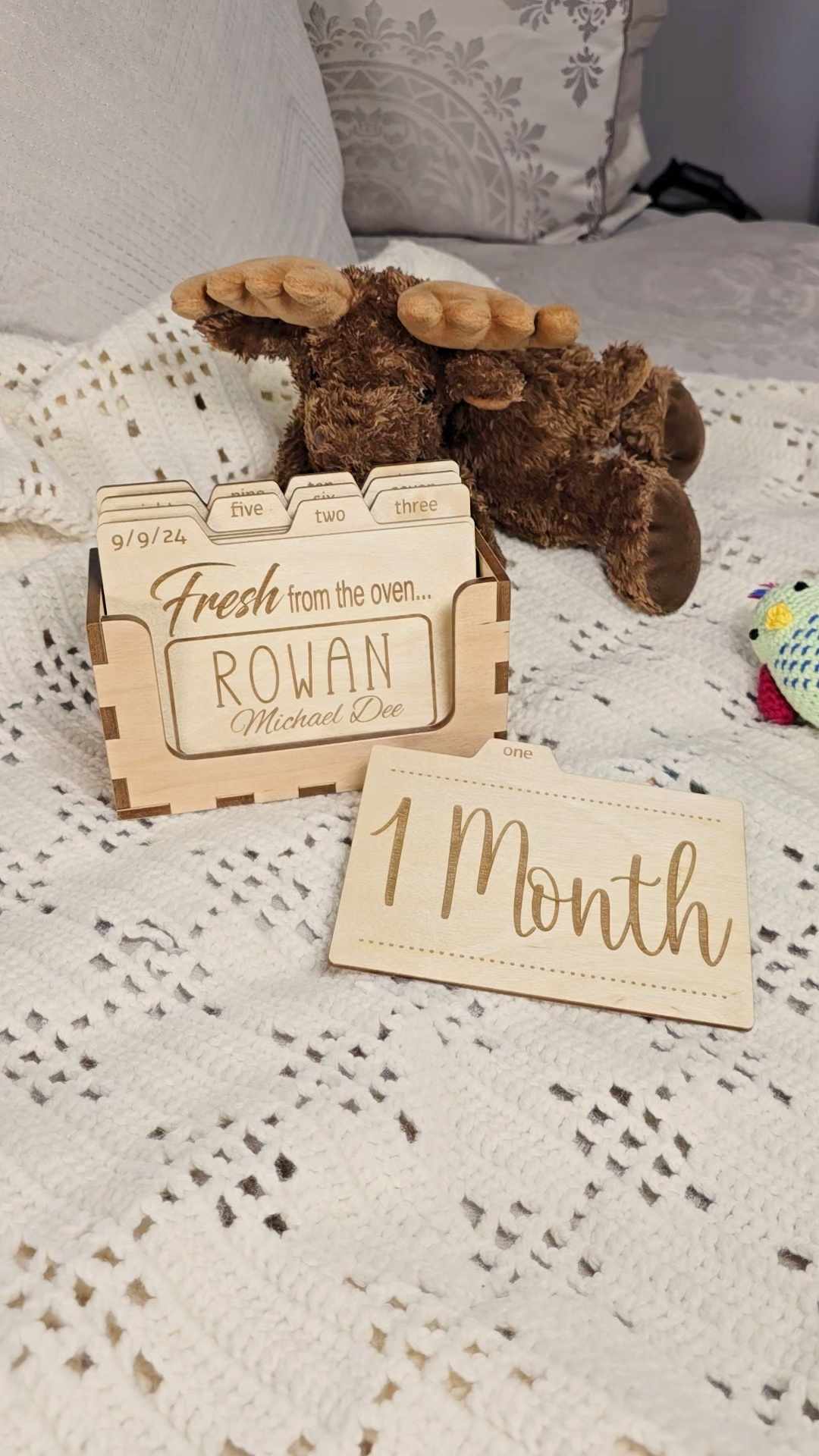 Personalized Baby Monthly Milestone Picture Marker and Photo Holder - Wooden Recipe Box Style