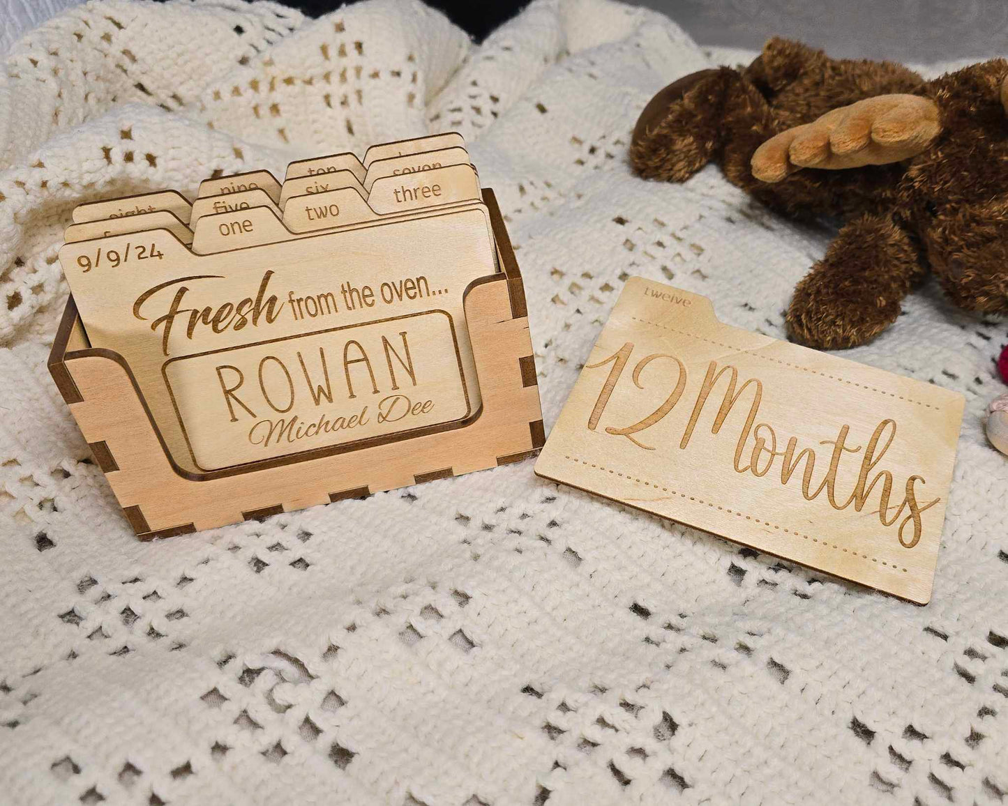 Personalized Baby Monthly Milestone Picture Marker and Photo Holder - Wooden Recipe Box Style